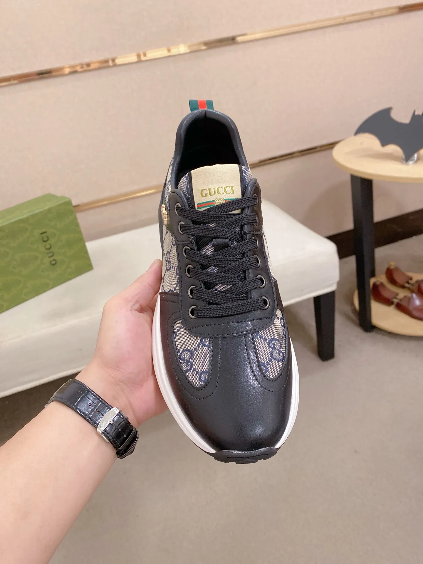 Factory price 462💰New GUCCI (Gucci) counters are launched simultaneously, new men's shoes, 😘fabrics are selected imported cowhide, lining: sheepskin lining. 👍🏿 High-end ☄️ air-cushion molded anti-slip rubber outsole, exquisite lines, simple and elegant, comfortable and high-end for leisure travel. Code number: 38 to 44 (45 can be customized and cannot be returned or exchanged)